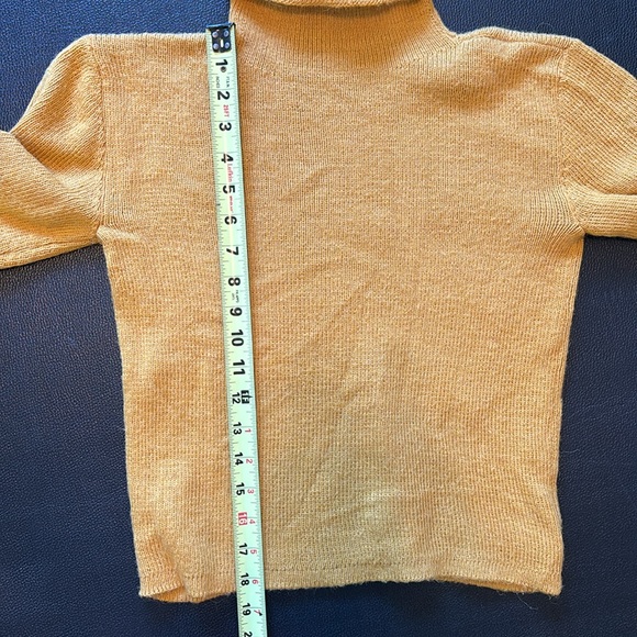 100% baby alpaca wool Peruvian sweater in goldenrod yellow - Picture 10 of 11